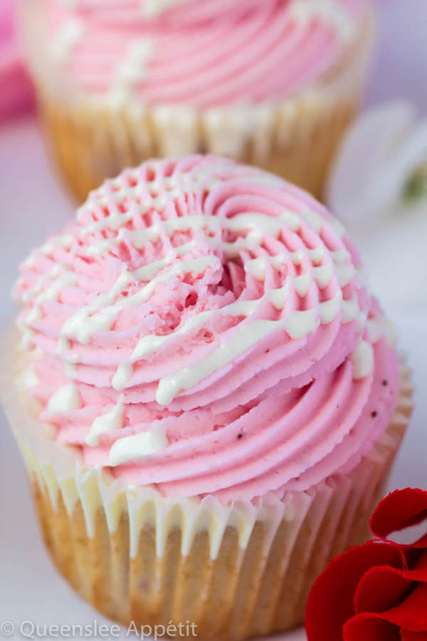 White Chocolate Covered Strawberry Cupcakes