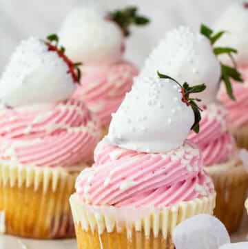 White Chocolate Covered Strawberry Cupcakes