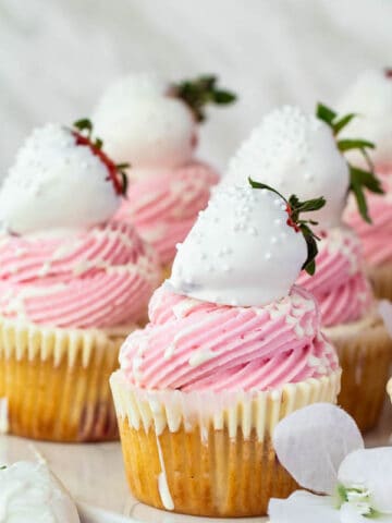 White Chocolate Covered Strawberry Cupcakes