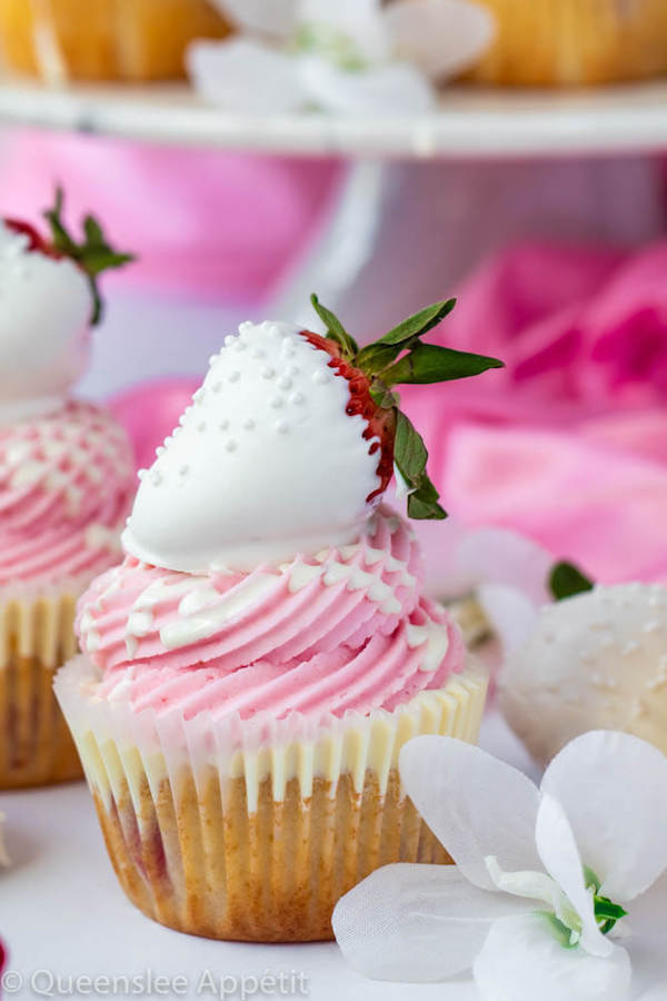 White Chocolate Covered Strawberry Cupcakes