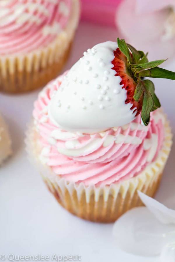 White Chocolate Covered Strawberry Cupcakes