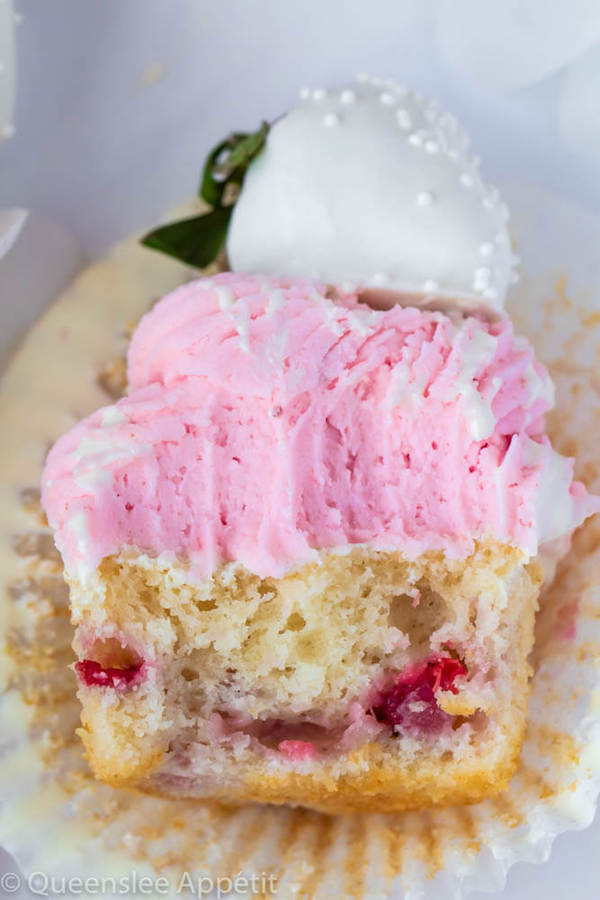 White Chocolate Covered Strawberry Cupcakes