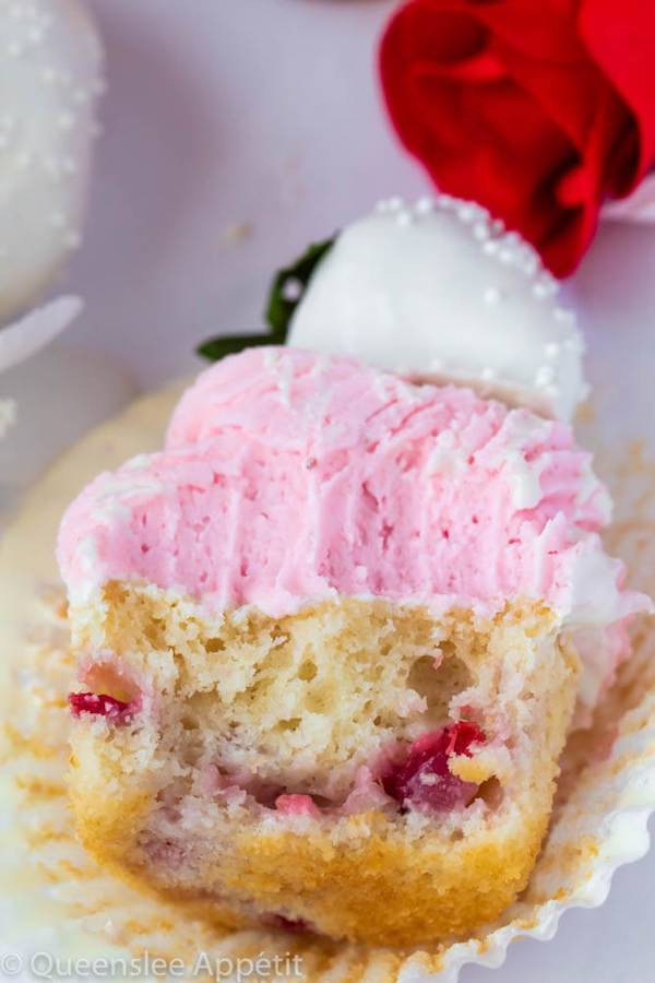 White Chocolate Covered Strawberry Cupcakes