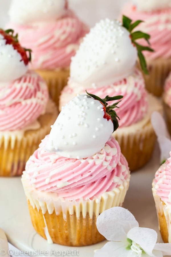 White Chocolate Covered Strawberry Cupcakes