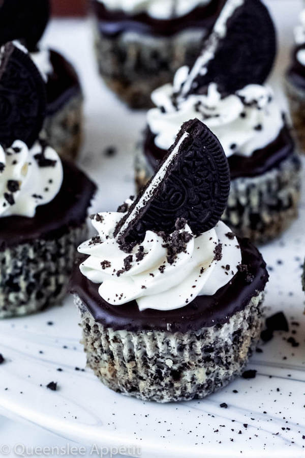 mini cookies and cream cheesecakes