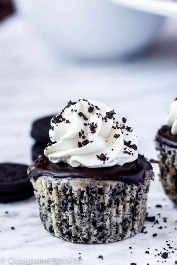 mini cookies and cream cheesecakes