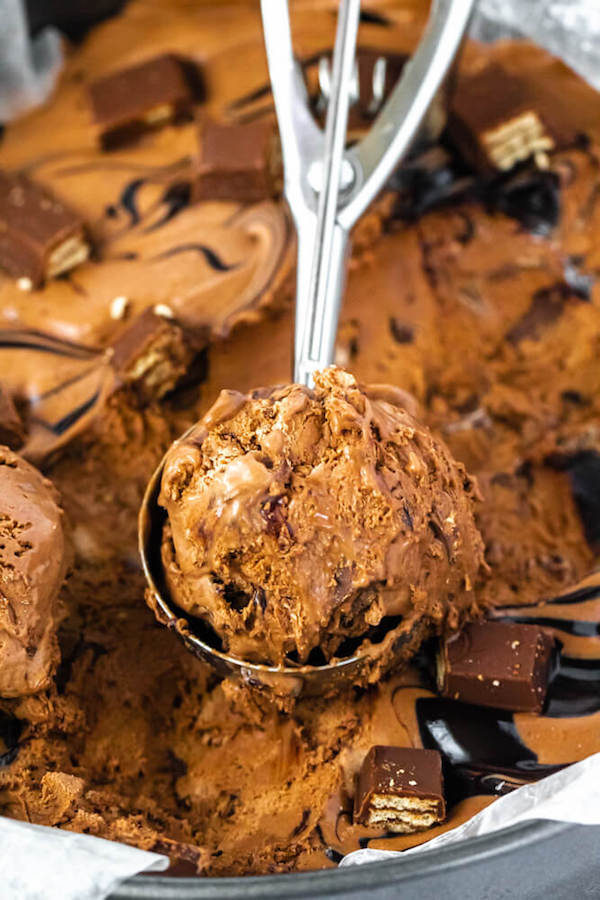 no-churn chocolate ice cream loaded with chopped kit-lats and swirled with hot fudge sauce