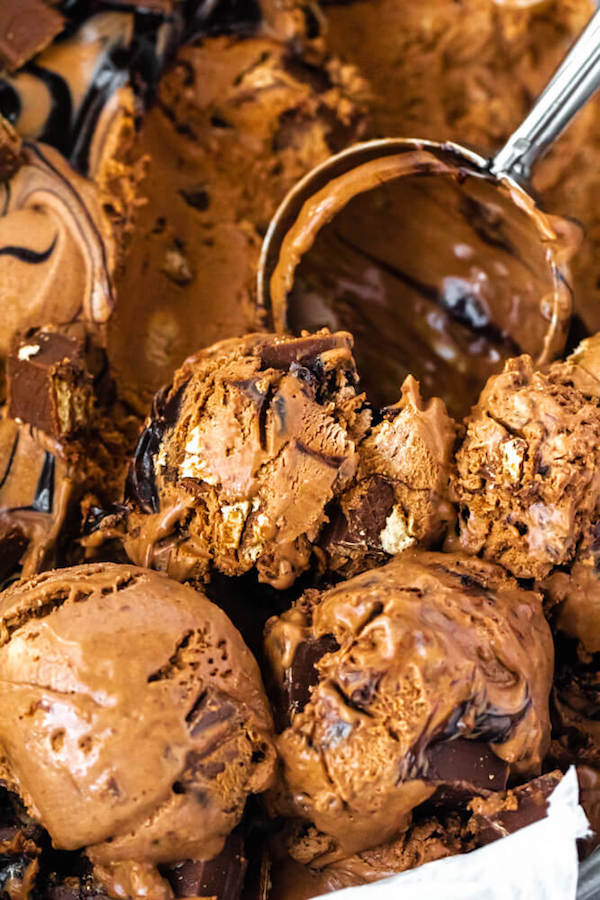 no-churn chocolate ice cream loaded with chopped kit-lats and swirled with hot fudge sauce