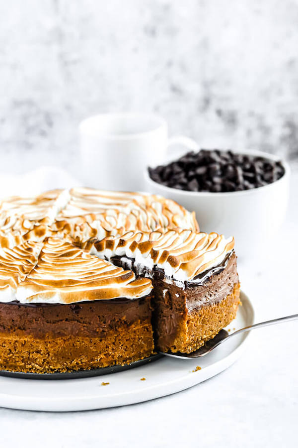 s'mores cheesecake - chocolate cheesecake baked in a graham cracker crust, topped with chocolate ganache and marshmallow meringue