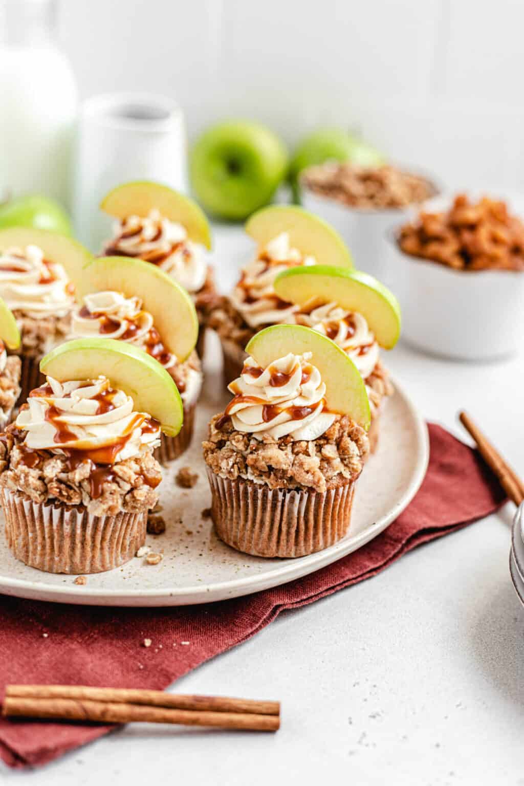 Caramel Apple Crumble Cupcakes Recipe Queenslee Appétit