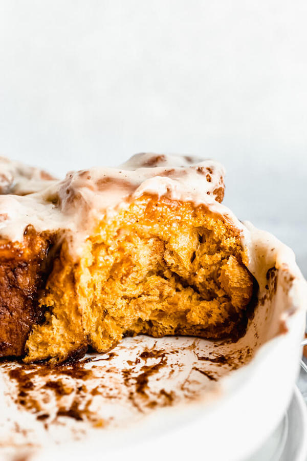 fluffy pumpkin cinnamon rolls