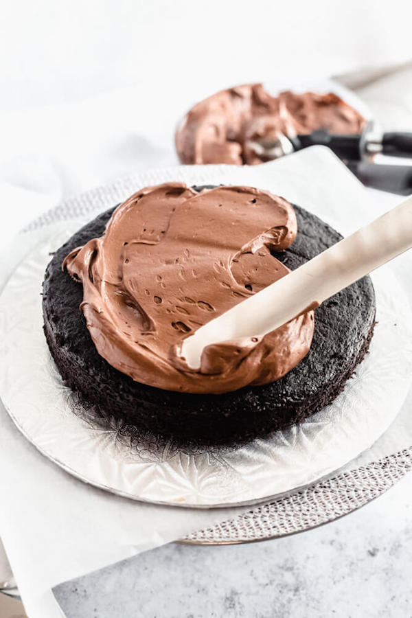 assembling chocolate cake