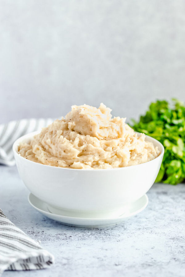 a bowl of mashed potatoes 