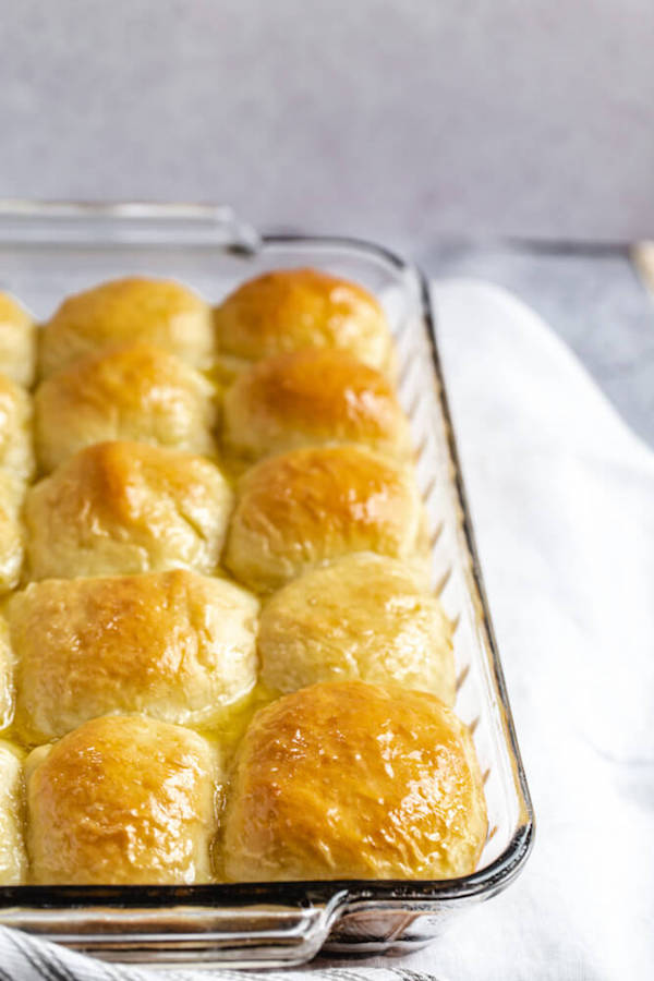 baked dinner rolls in a baking dish