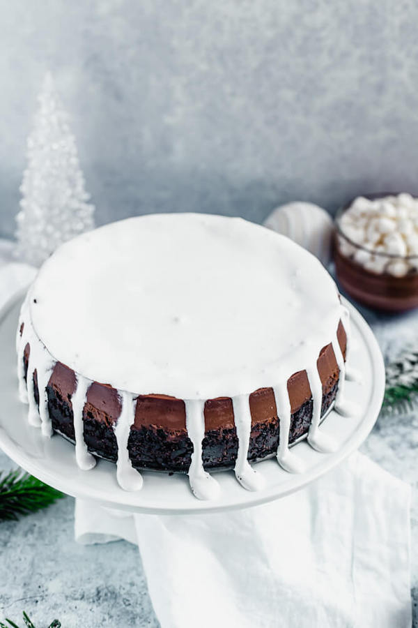 chocolate flavoured cheesecake with marshmallow fluff on top