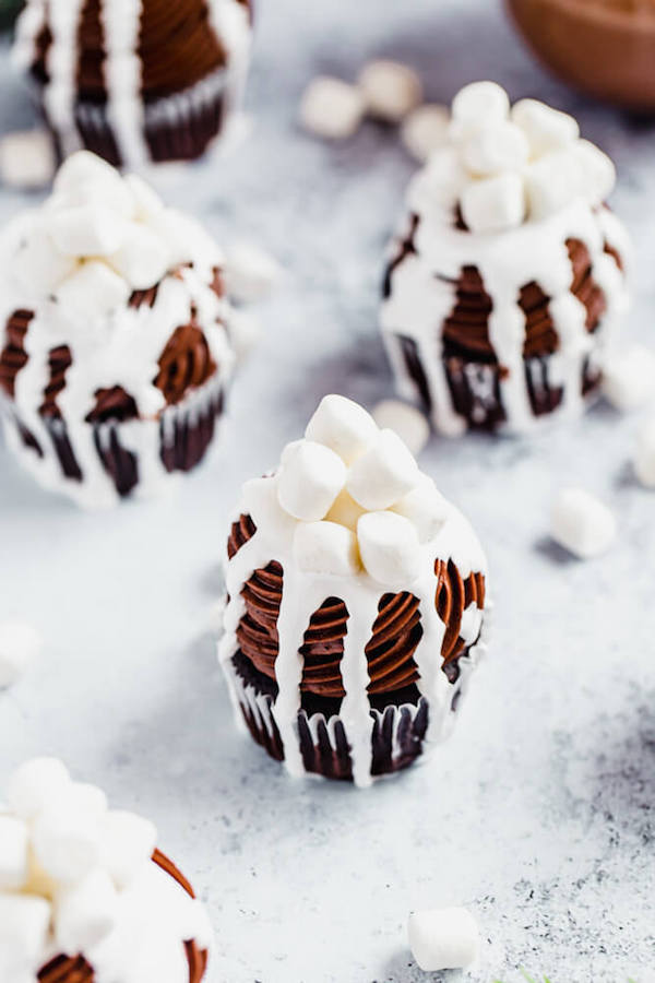 hot chocolate cupcakes with mini marshmallows 
