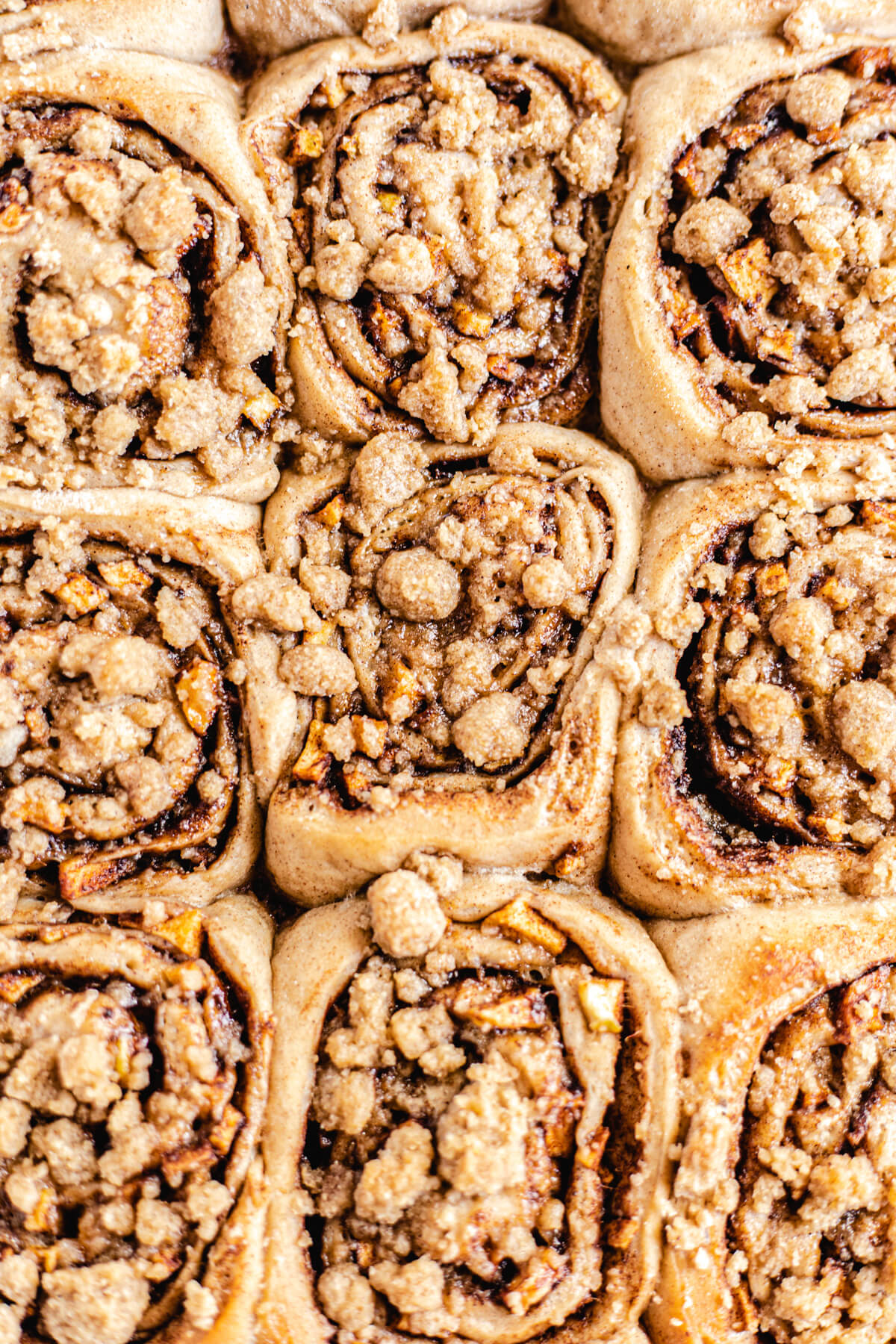 close up of baked unfrosted crumble topped cinnamon rolls