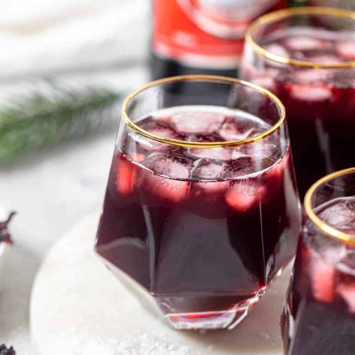 glass of sorrel drink with ice