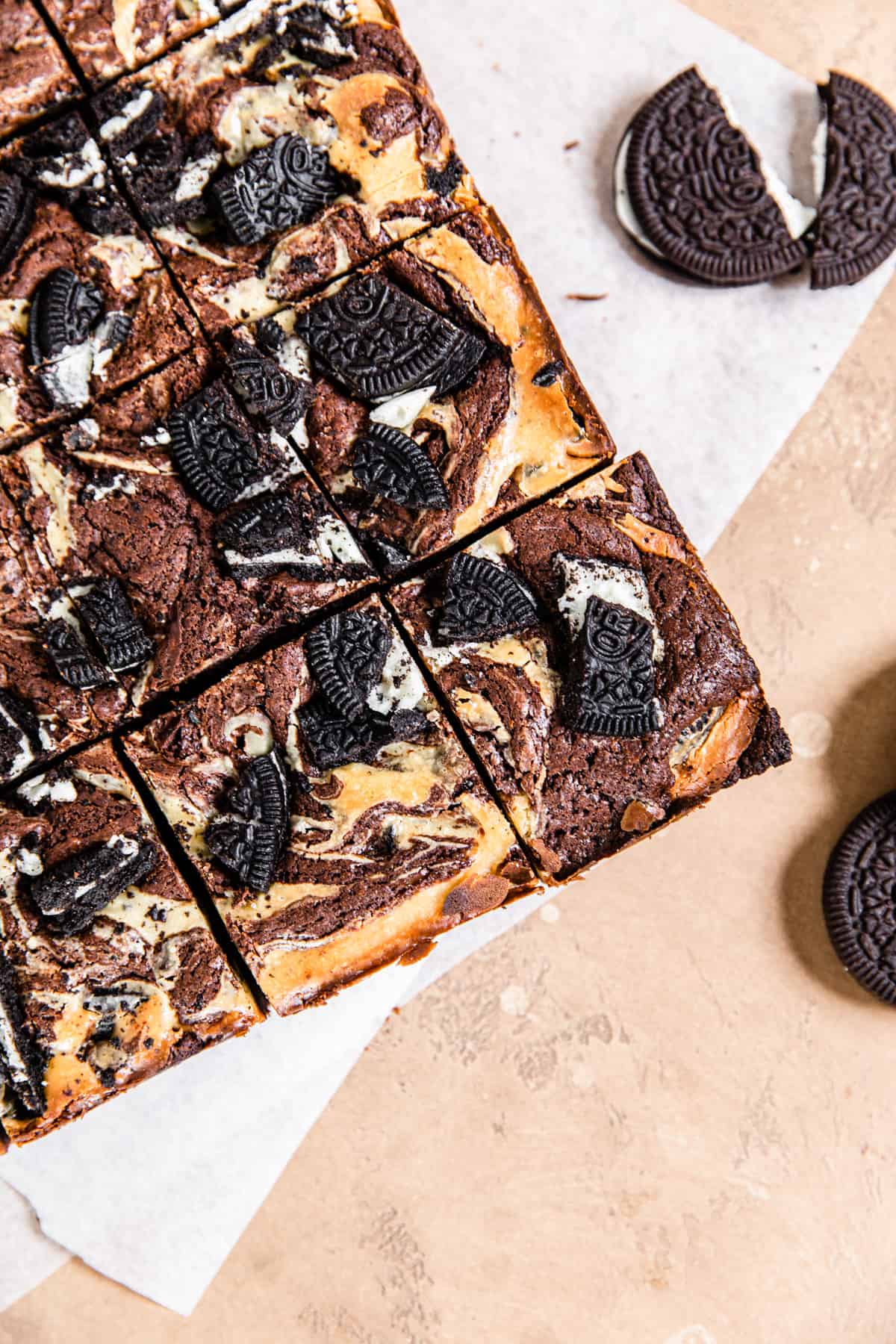 sliced brownie with Oreos around them